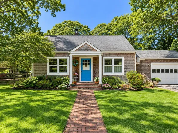 19 3rd St, Bellport, NY 11713