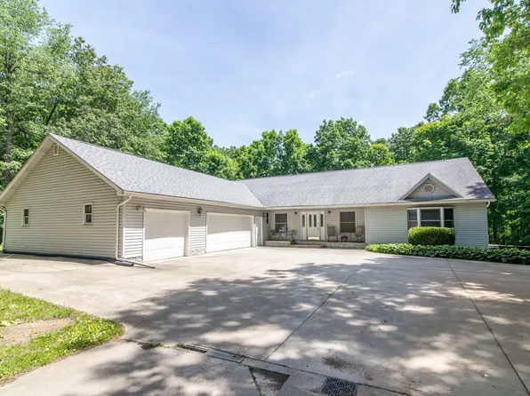 10090 King Hill Ct, Dexter, MI 48130