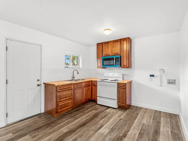 405 Dummitt Ave — Photo 10