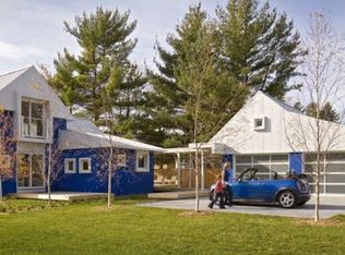 303 77th St W, Chanhassen, MN 55317