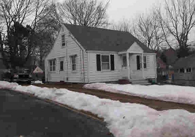 2nd image of 11 Lindberg St