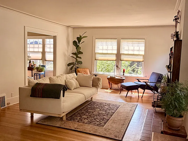 1828 NE Ravenna Blvd — Photo 3