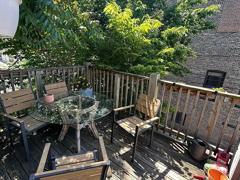 2247 W Thomas St #2R — Photo 2