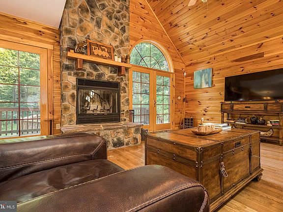 2nd image of 472 Summit Woods Dr