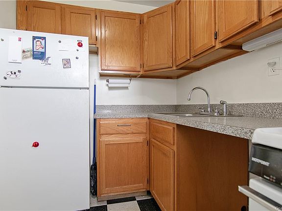 4th image of 4705 Henry Hudson Pkwy W APT 10B