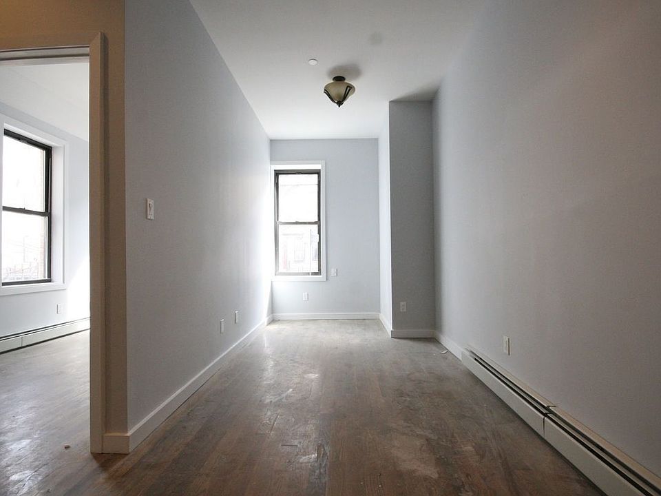2nd image of 321 Eldert St APT 3L