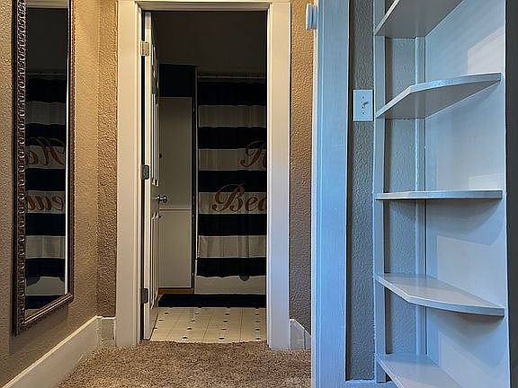 Common area upstairs/bath 