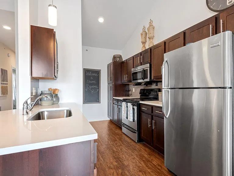 Union Square Apartment Homes — Photo 2