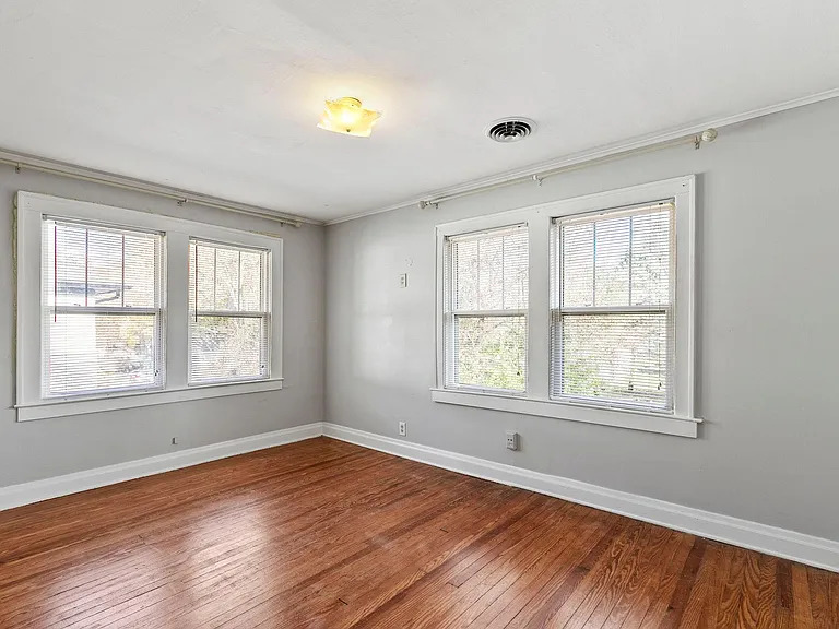 5607 Broadway St — Photo 18