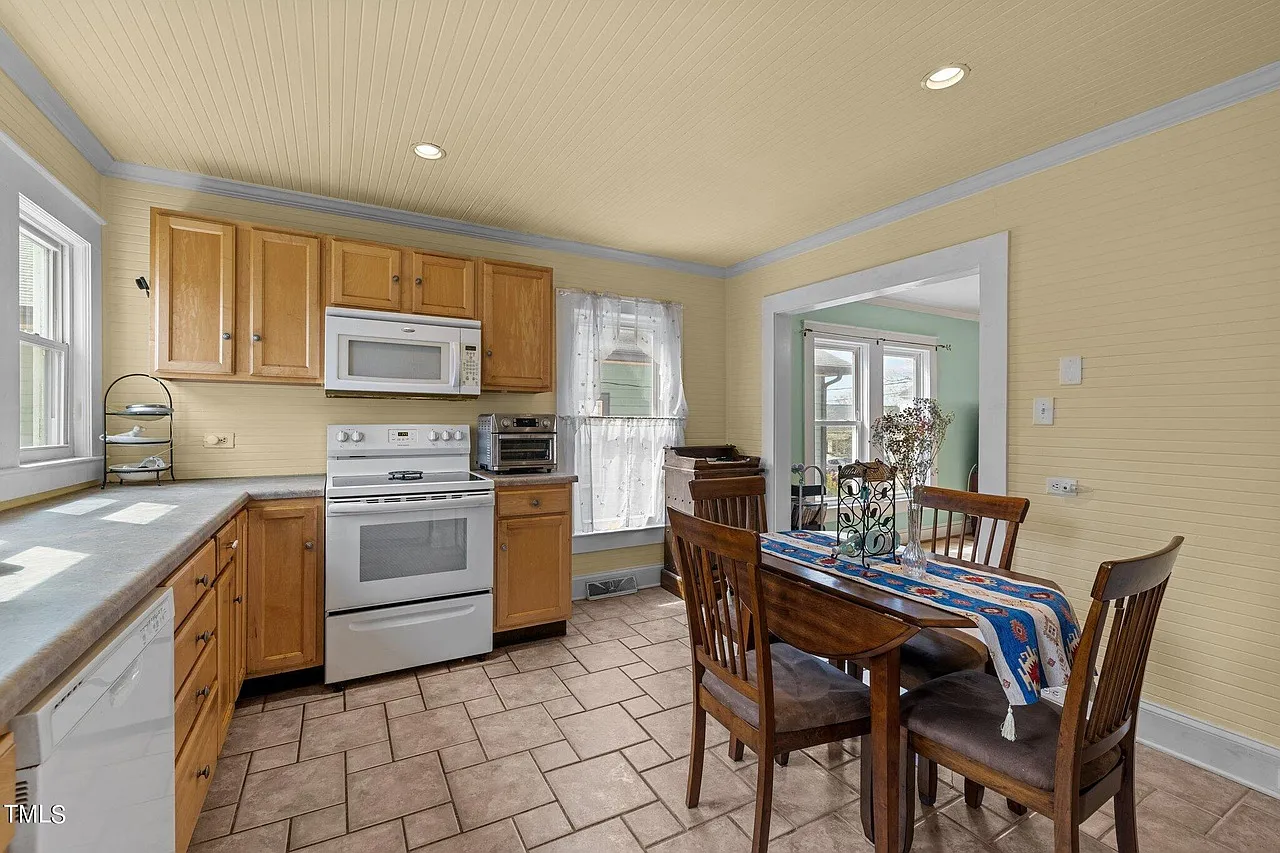 4 bed, 1444 sqft, $2,250 — Photo 4