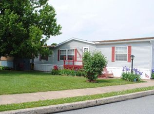 3 Moccasin Dr, Ephrata, PA 17522