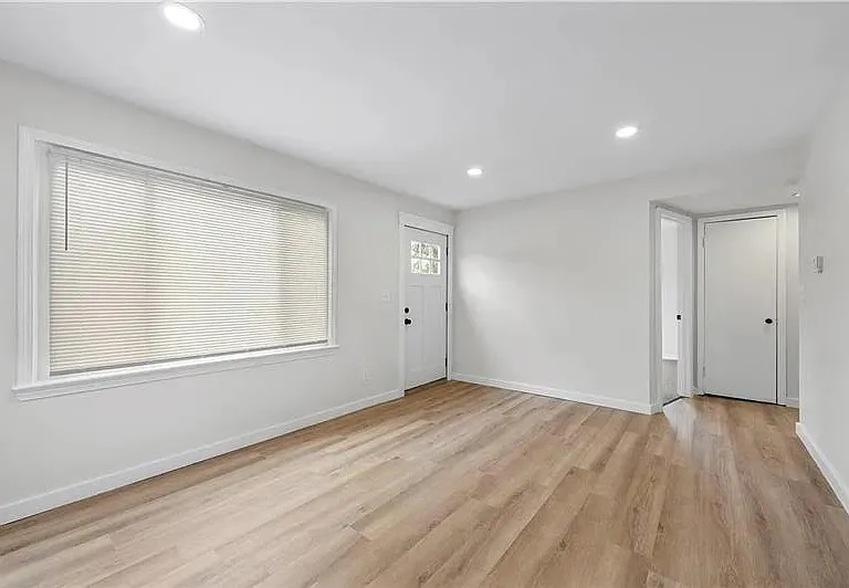 13410 Wainfleet Ave — Photo 3