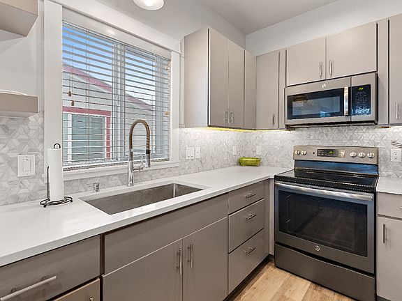 5th image of 870 Johnson St