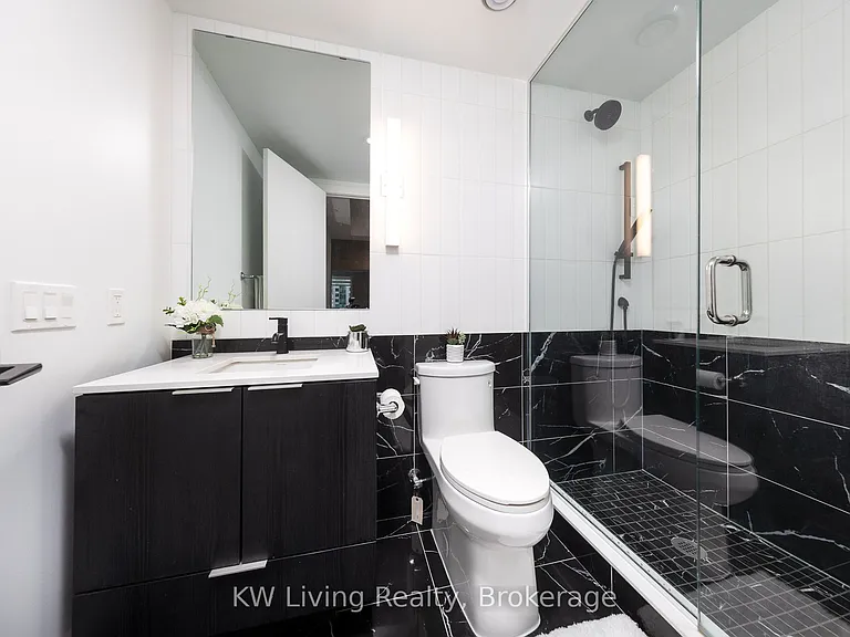 327 King St W #1302 — Photo 9