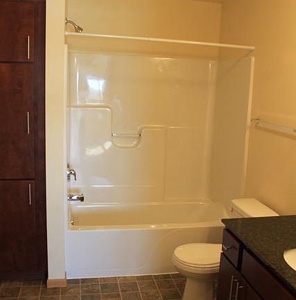 4th image of 615 33rd Ave W APT 302