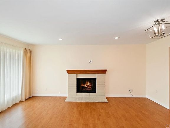 4th image of 18002 Cordary Ave