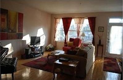 3rd image of 246 E Kenilworth Ave