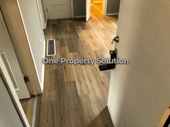 5th image of 3821 Deodar St #2
