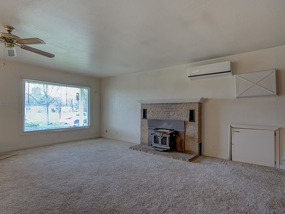 5th image of 25369 S Center St