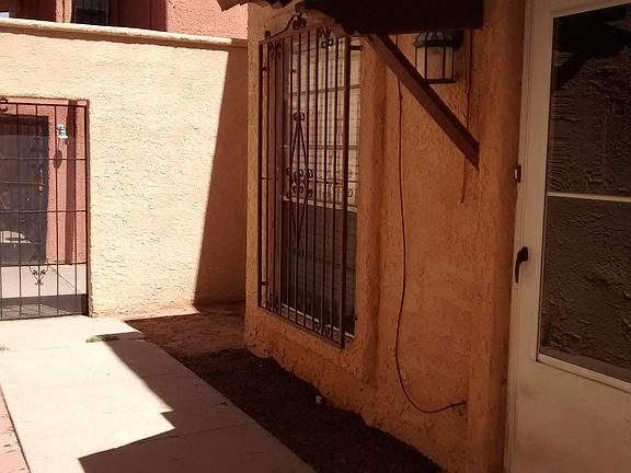 2nd image of 10620 Cuatro Vistas Dr APT B
