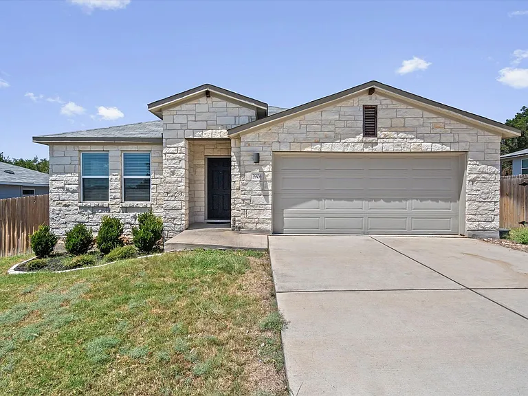 3906 Crockett Ave — Photo 1