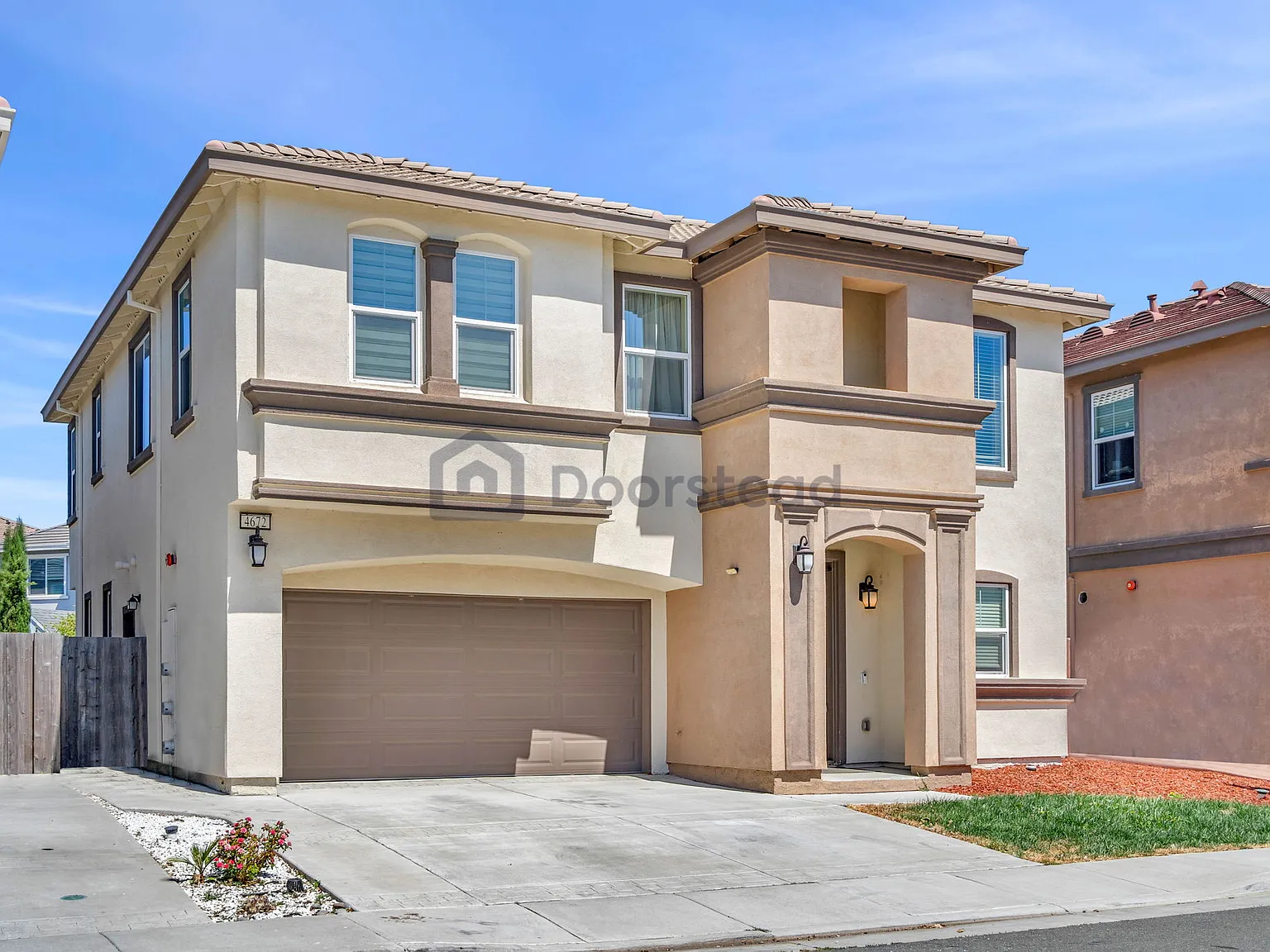 4 bed, 2.5 bath, 2408 sqft, $3,900 — Photo 3