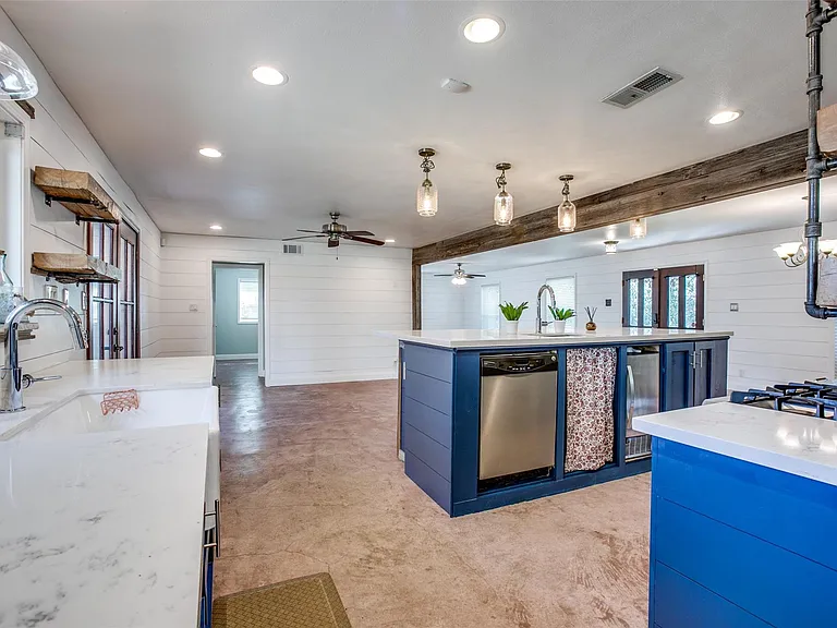 8503 Manhattan Dr — Photo 19