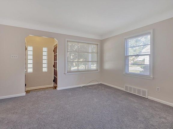 5th image of 23280 Forest Ave