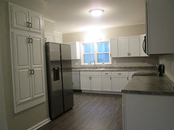 4th image of 806 W Wabash Ave