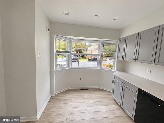 3rd image of 9692 Kanfer Ct