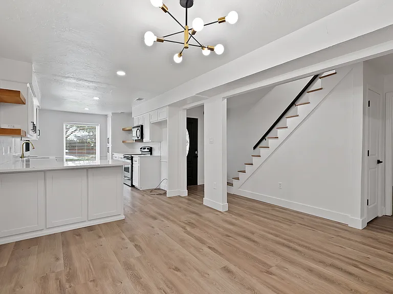 4021 San Mateo Dr — Photo 12