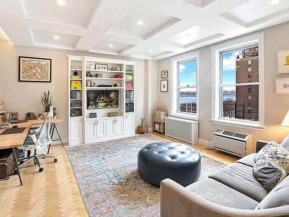 3rd image of 310 W 72nd St #11-E