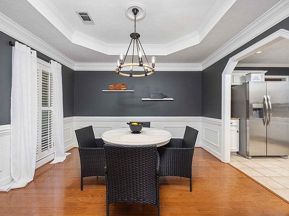 5th image of 33 Lee Road 558