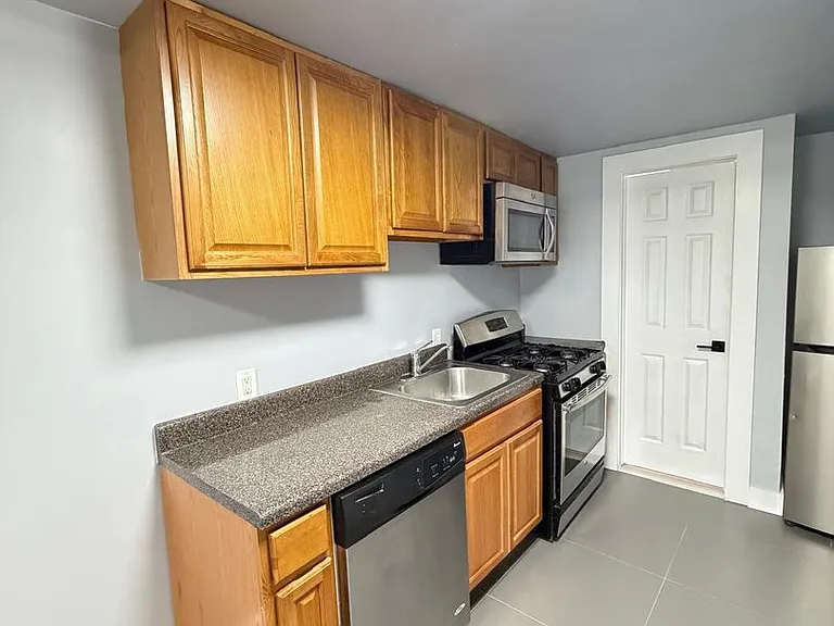 40 Walnut — Photo 2