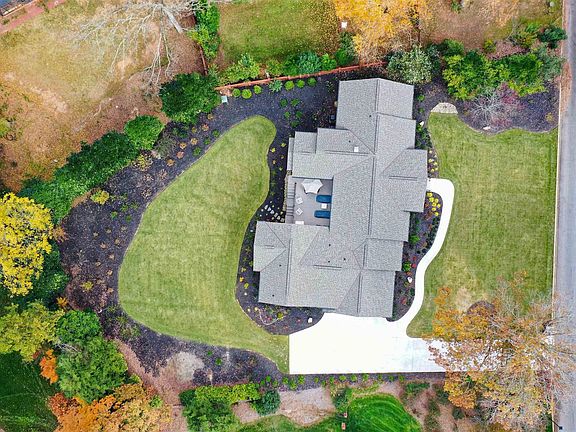 3rd image of 6 Leconte Woods