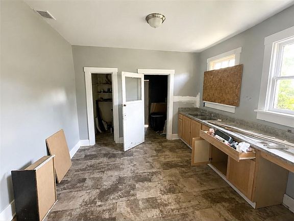 4th image of 1307 E 42nd St