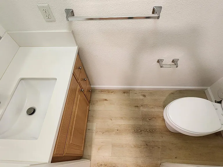 1033 S St #6 — Photo 18