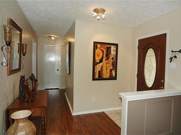 2nd image of 2822 Pine Mills Dr