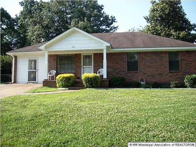 1st image of 853 Plymouth Dr