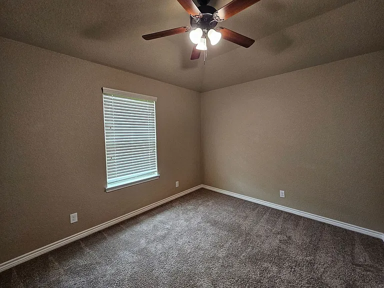 6211 Newcastle Dr — Photo 28