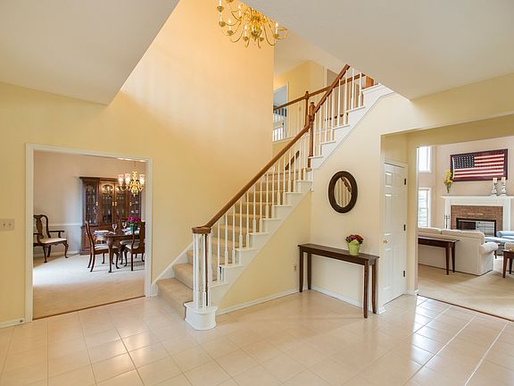 2nd image of 2899 Forest Lake Dr