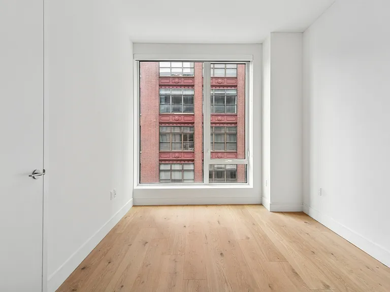 312 W 43rd St #4J — Photo 7