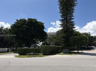 356 Golfview Rd APT 305, North Palm Beach, FL 33408