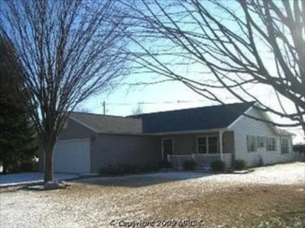 1020 E Brandon Dr, Chambersburg, PA 17201