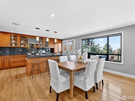 4th image of 5022 46th Avenue SW