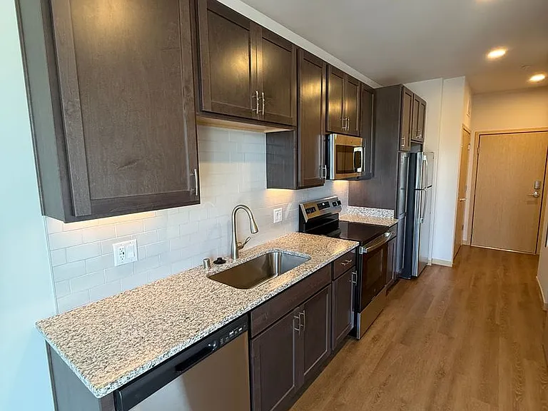 Mira Apartments — Photo 23