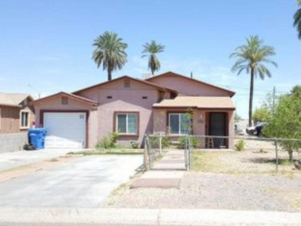 Front view of unit. Garage parking / drive way. Front yard belongs only to this unit.