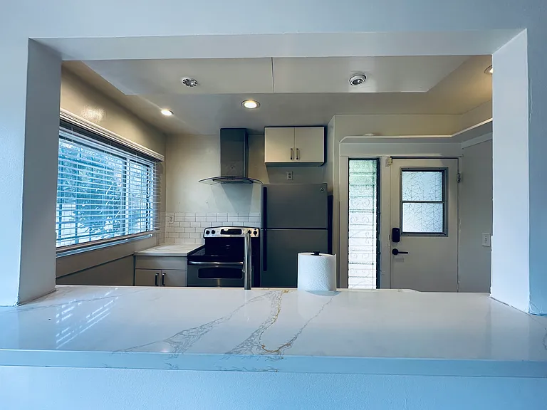 933 N Hobart Blvd #933 — Photo 3