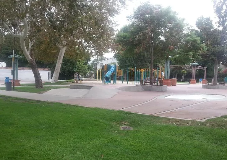 728 E Palmer Ave — Photo 24