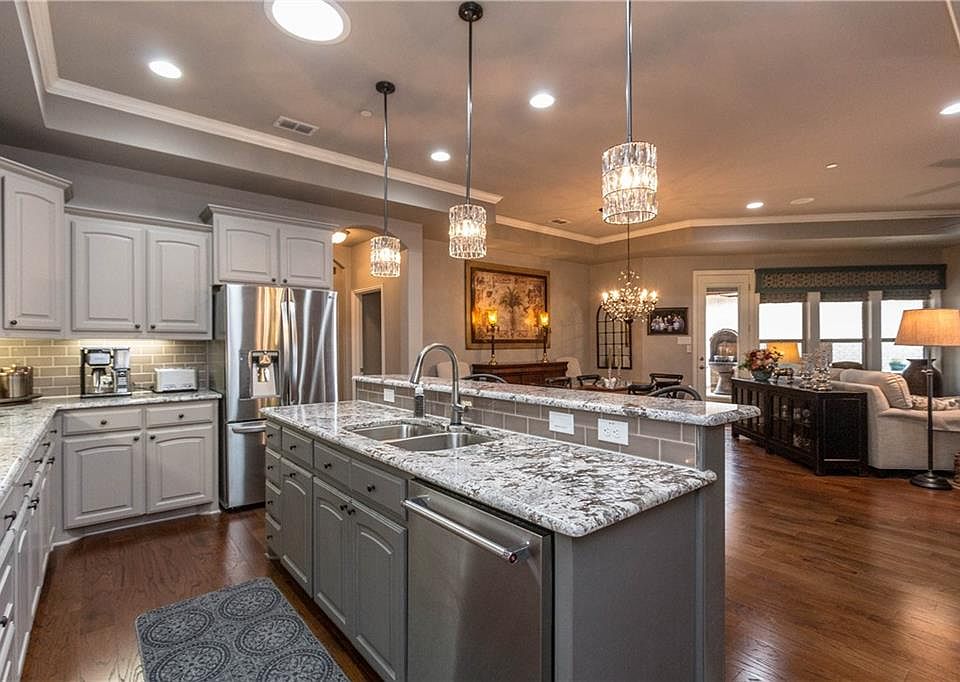 1st image of 785 Apeldoorn Ln